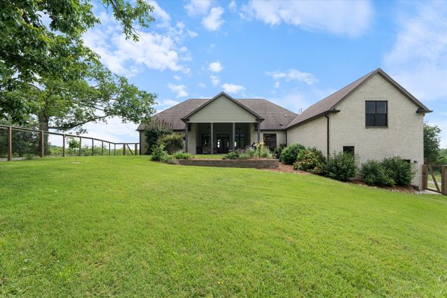 1135D Center Point Rd, Hendersonville, TN 37075