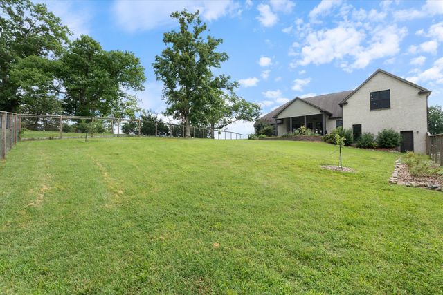1135D Center Point Rd, Hendersonville, TN 37075