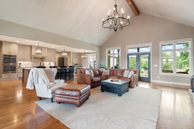 1135D Center Point Rd, Hendersonville, TN 37075