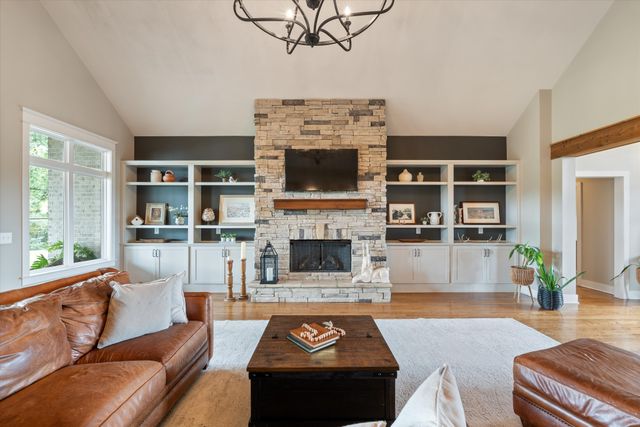 1135D Center Point Rd, Hendersonville, TN 37075