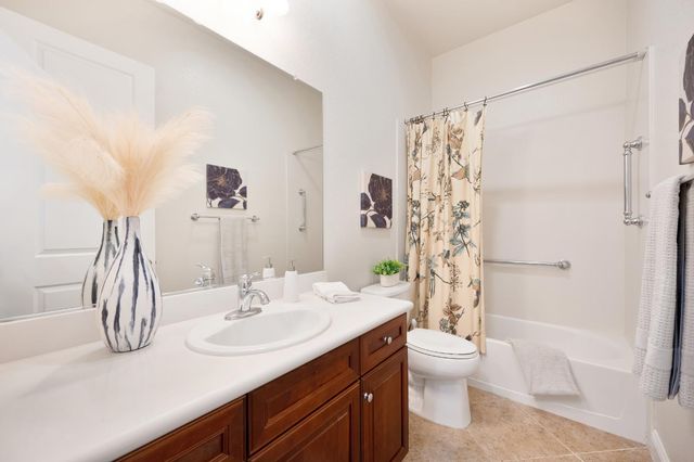 2128 Land End Loop, Roseville, CA 95747