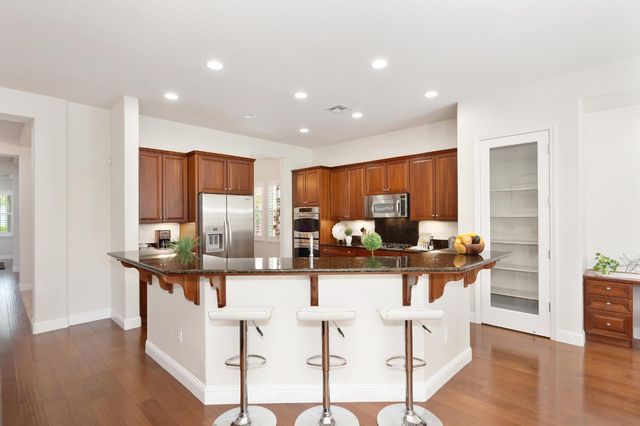 2128 Land End Loop, Roseville, CA 95747