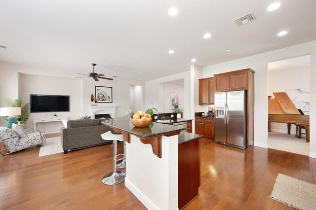 2128 Land End Loop, Roseville, CA 95747