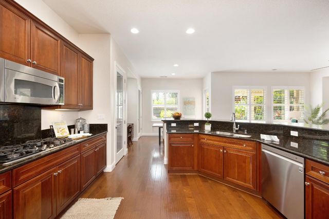 2128 Land End Loop, Roseville, CA 95747