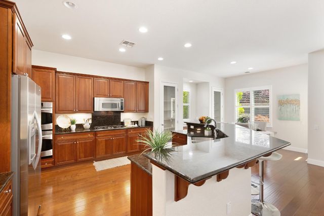 2128 Land End Loop, Roseville, CA 95747