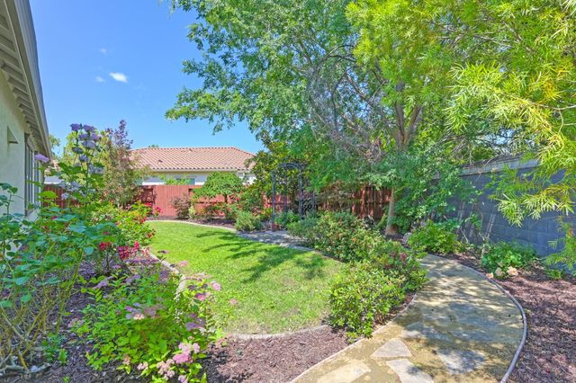 2128 Land End Loop, Roseville, CA 95747