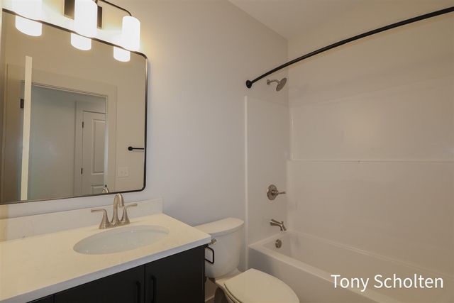 5071 Blendon Woods Drive 2, Hudsonville, MI 49426