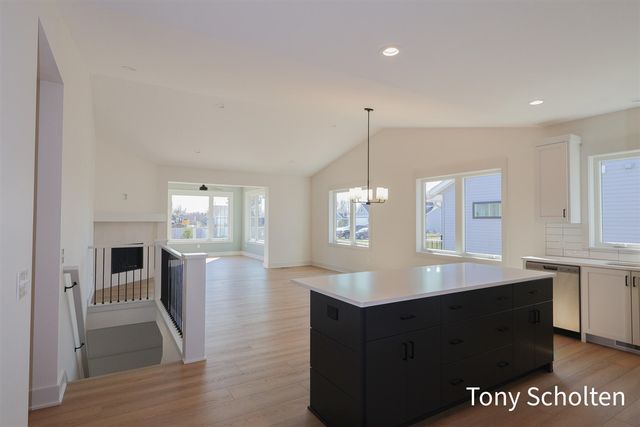 5071 Blendon Woods Drive 2, Hudsonville, MI 49426