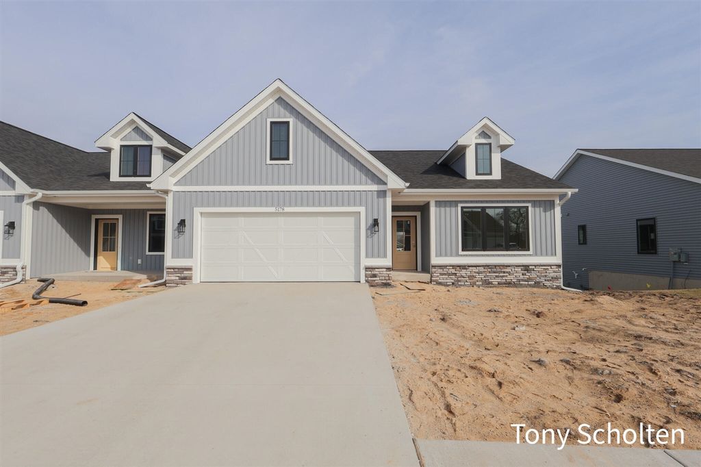 5071 Blendon Woods Drive 2, Hudsonville, MI 49426