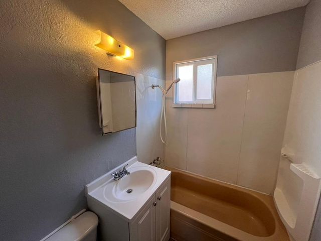 423 Dallas Street SE C, Albuquerque, NM 87108