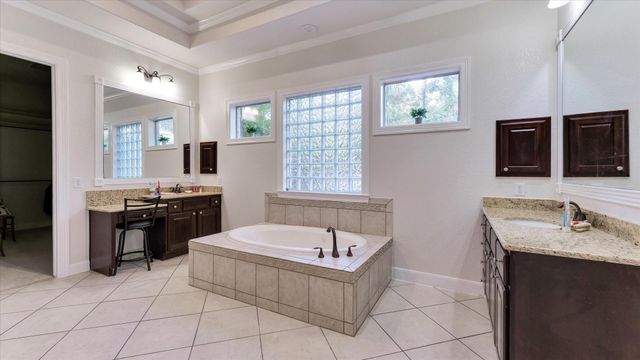 3 N Fair Manor Circle, Spring, TX 77382