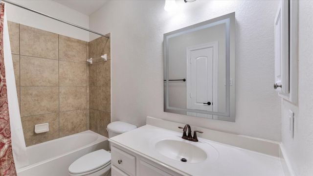 3 N Fair Manor Circle, Spring, TX 77382