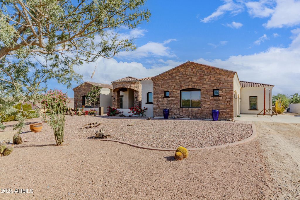 28217 N FINCH Trail, San Tan Valley, AZ 85144