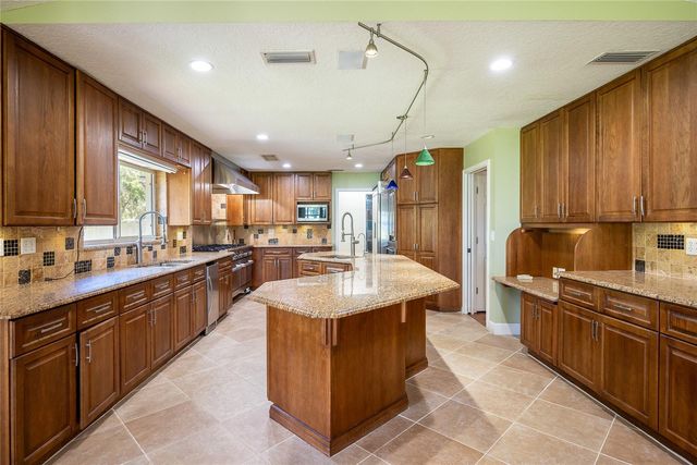 3313 WESTSHORE DRIVE, St Cloud, FL 34772