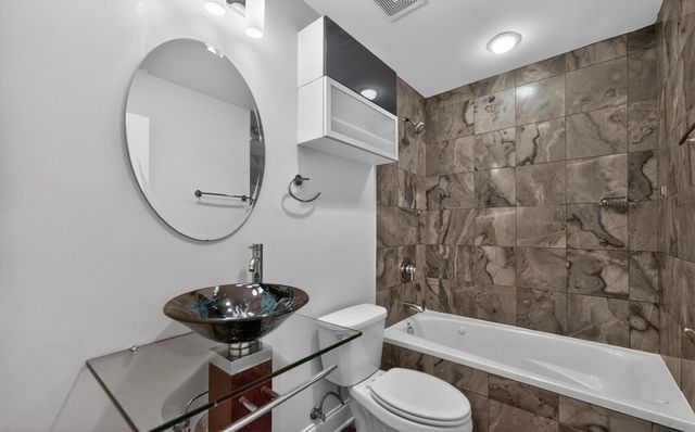 906 W Winona Street 2S, Chicago, IL 60640