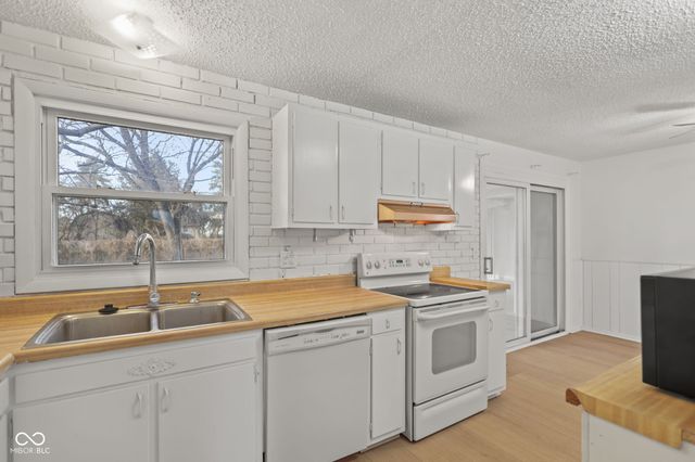 8856 Moll Drive, Fishers, IN 46038