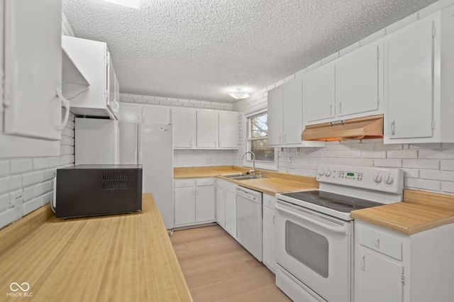 8856 Moll Drive, Fishers, IN 46038