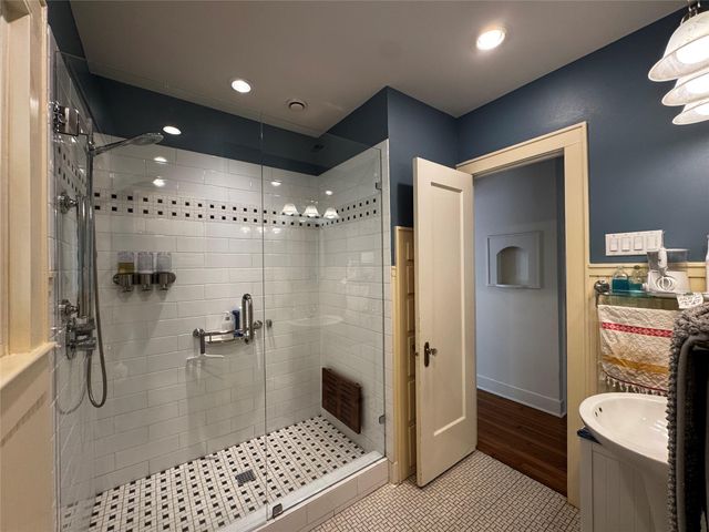 2002 East Side DR, Austin, TX 78704