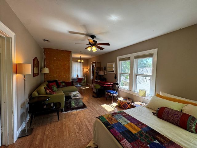 2002 East Side DR, Austin, TX 78704
