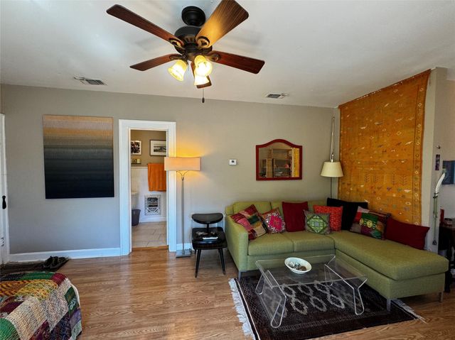 2002 East Side DR, Austin, TX 78704