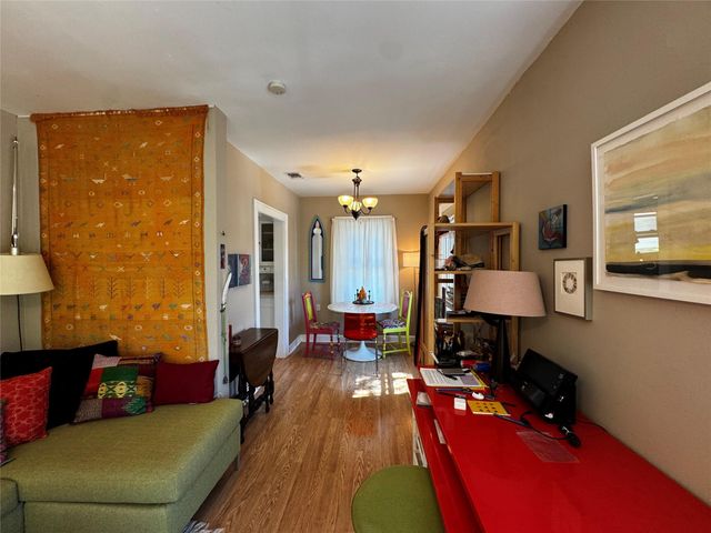 2002 East Side DR, Austin, TX 78704