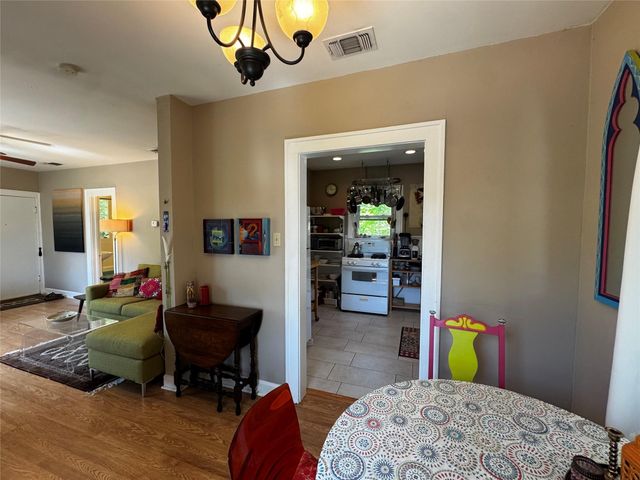 2002 East Side DR, Austin, TX 78704