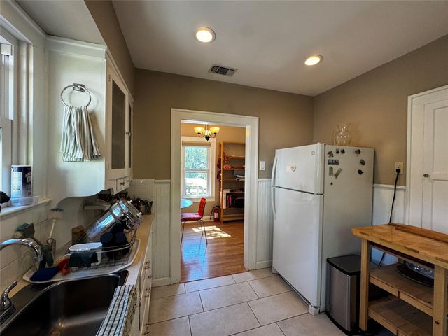 2002 East Side DR, Austin, TX 78704