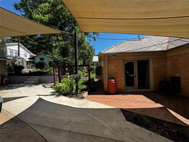 2002 East Side DR, Austin, TX 78704