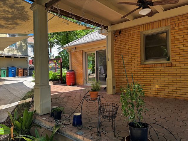 2002 East Side DR, Austin, TX 78704