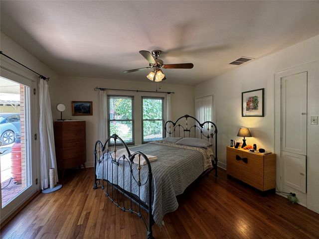 2002 East Side DR, Austin, TX 78704