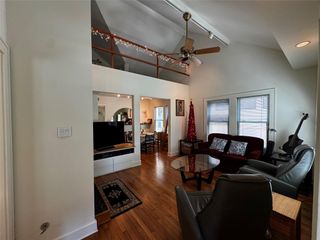 2002 East Side DR, Austin, TX 78704