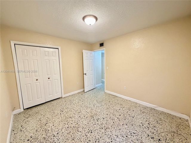 911 NW 22nd Pl 0, Miami, FL 33125