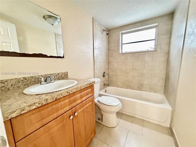 911 NW 22nd Pl 0, Miami, FL 33125