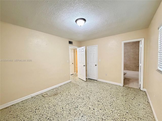 911 NW 22nd Pl 0, Miami, FL 33125