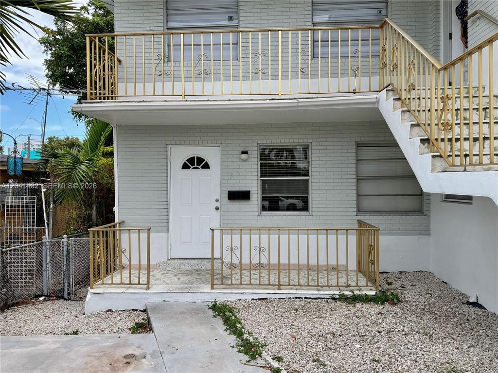 911 NW 22nd Pl 0, Miami, FL 33125