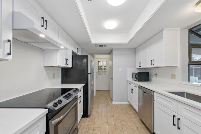 513 Hunters Glen Street, Lewisville, TX 75067