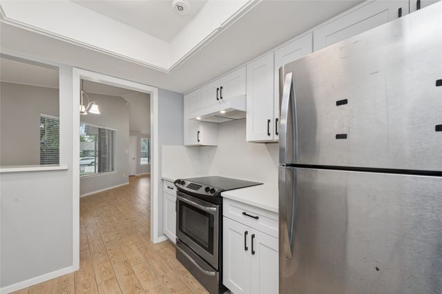 513 Hunters Glen Street, Lewisville, TX 75067