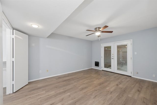 513 Hunters Glen Street, Lewisville, TX 75067