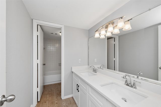 513 Hunters Glen Street, Lewisville, TX 75067