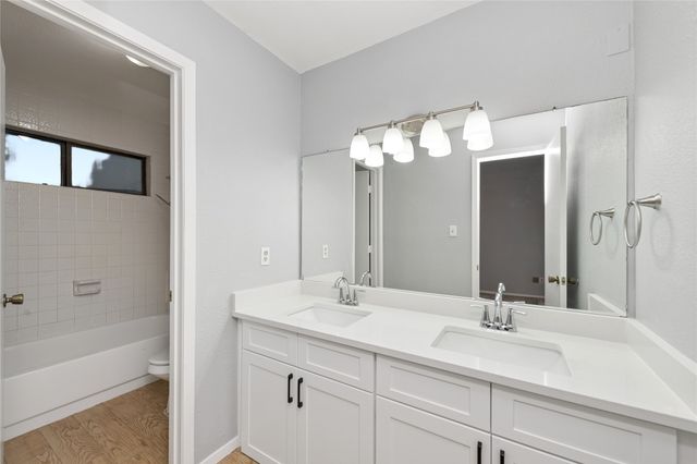 513 Hunters Glen Street, Lewisville, TX 75067