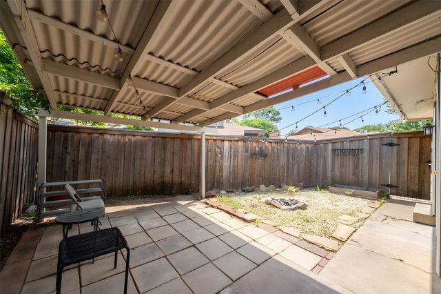 513 Hunters Glen Street, Lewisville, TX 75067