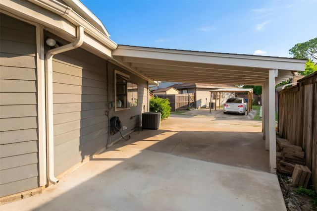 513 Hunters Glen Street, Lewisville, TX 75067