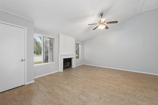 513 Hunters Glen Street, Lewisville, TX 75067