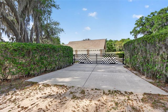 130 BULL POND LANE, Hawthorne, FL 32640