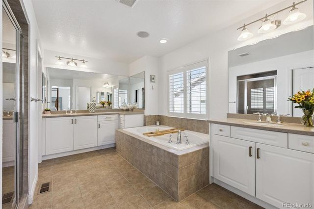 6758 S Riverwood Way, Aurora, CO 80016