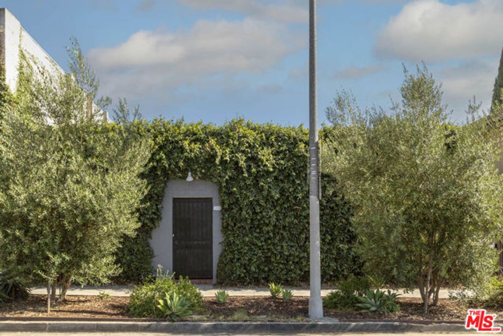 5908 Barton Avenue, Los Angeles, CA 90038