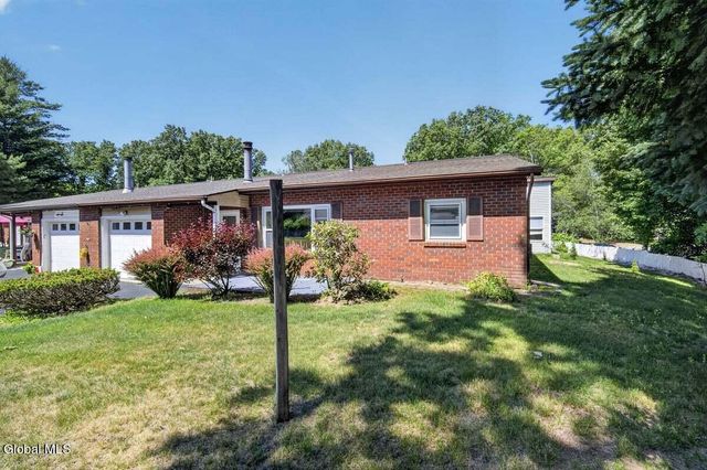 2B Deer Creek, Clifton Park, NY 12065