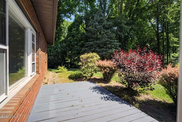2B Deer Creek, Clifton Park, NY 12065