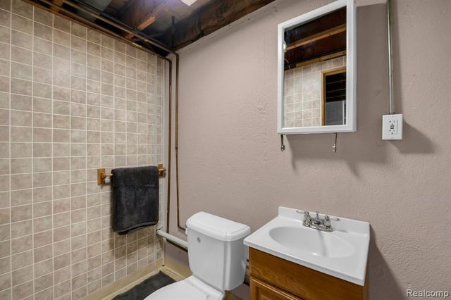 29454 Scarborough Drive, Warren, MI 48088