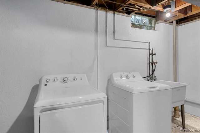 29454 Scarborough Drive, Warren, MI 48088